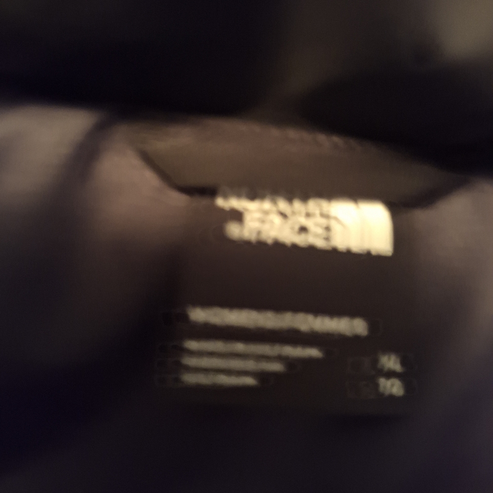 The North Face Women's Black Puffer Jacket - Picture 11 of 11
